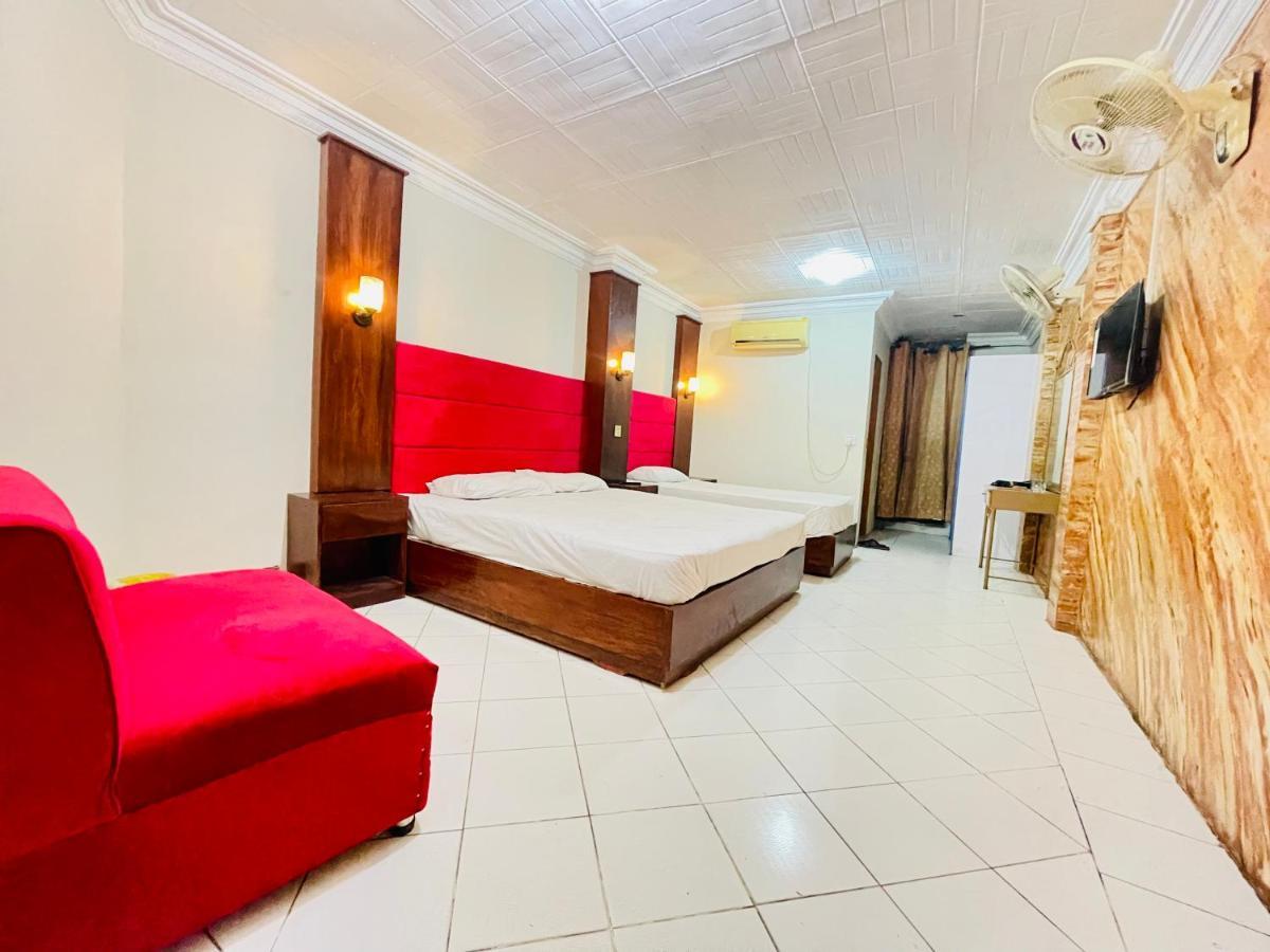 Hotel New Mid City Multan Extérieur photo